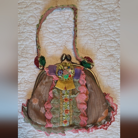 Malina Handbags - Malina Artisan Style Kiss Clasp Purse